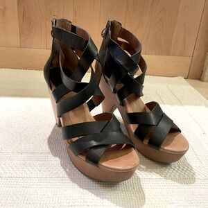 Lucky Black strappy sandals - size 8